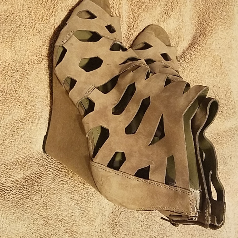 Shoes - Picture 3 of 3